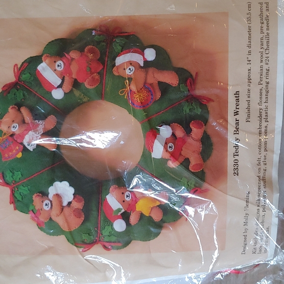 Lot of 2 Christmas Craft Kits Creative Circle Wreath 2330 Yours Truly Ornaments - Picture 2 of 8